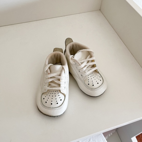Vintage Leather White Baby Shoe - Picture 4 of 4